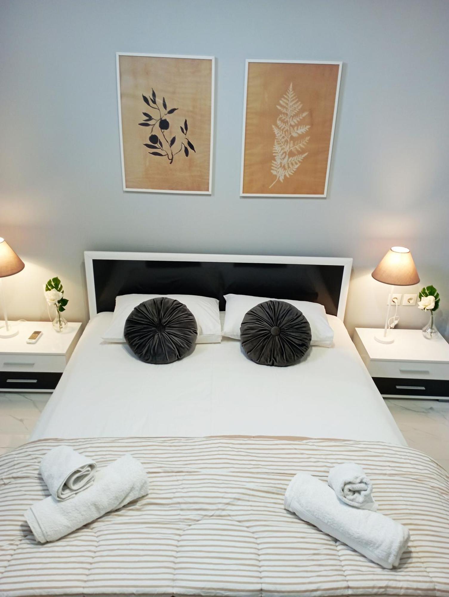 Stonehouse & Casa Al Sole E Al Mare Βίλα Νέα Ρόδα Εξωτερικό φωτογραφία
